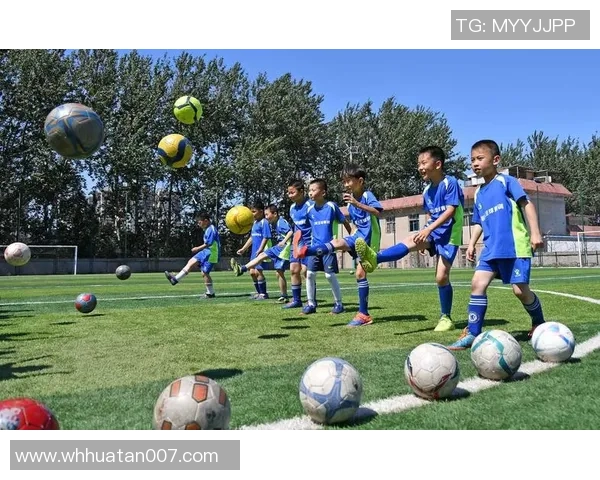 长竹杠引领足球新风潮：从球场到社会的多重身份探索